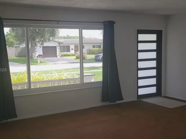 Продажа дома по адресу 8320 NW 24th Ct - фото 9382956