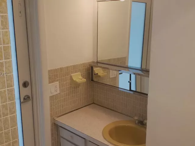 Продажа дома по адресу 8320 NW 24th Ct - фото 9382970