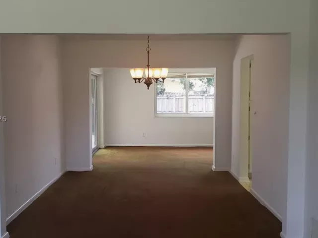 Продажа дома по адресу 8320 NW 24th Ct - фото 9382976