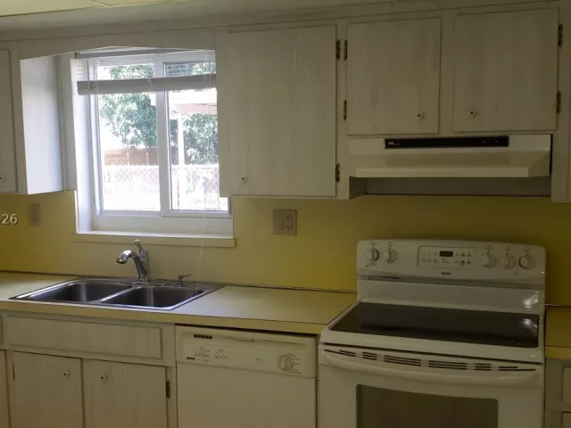 Продажа дома по адресу 8320 NW 24th Ct - фото 9382980