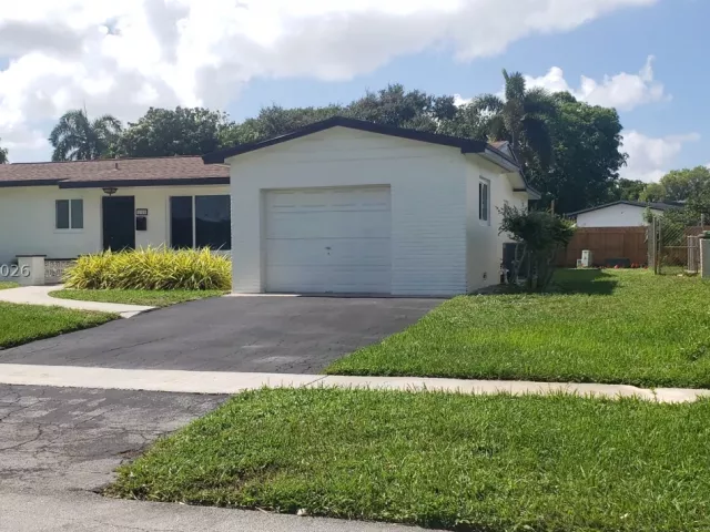 Продажа дома по адресу 8320 NW 24th Ct - фото 9382945