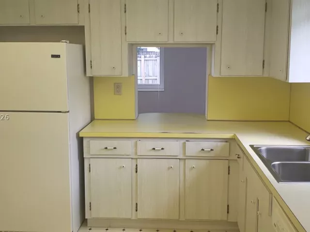 Продажа дома по адресу 8320 NW 24th Ct - фото 9382981