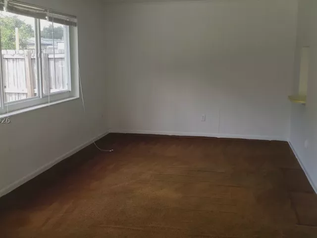 Продажа дома по адресу 8320 NW 24th Ct - фото 9382983