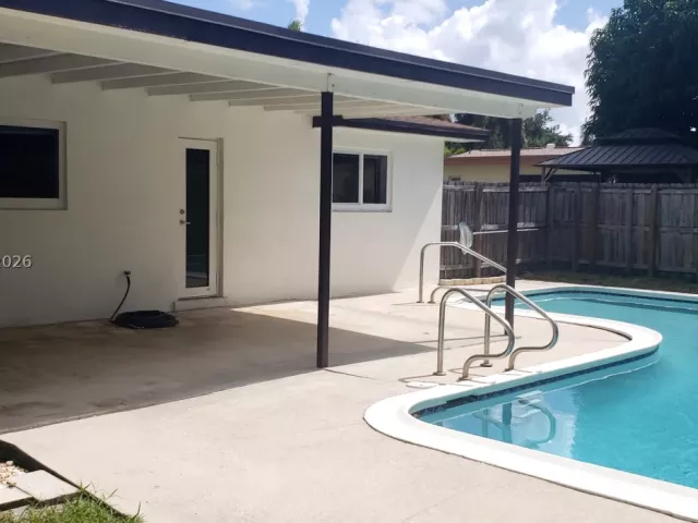 Продажа дома по адресу 8320 NW 24th Ct - фото 9382989