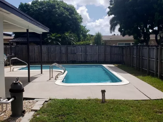 Продажа дома по адресу 8320 NW 24th Ct - фото 9382990
