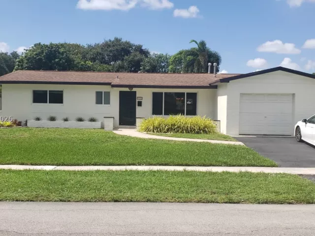 Продажа дома по адресу 8320 NW 24th Ct - фото 9382946