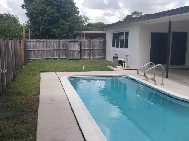 Продажа дома по адресу 8320 NW 24th Ct - фото 9382993