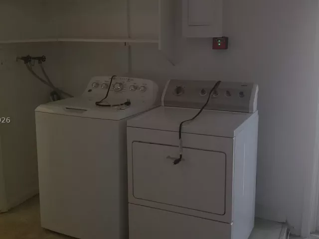 Продажа дома по адресу 8320 NW 24th Ct - фото 9383000