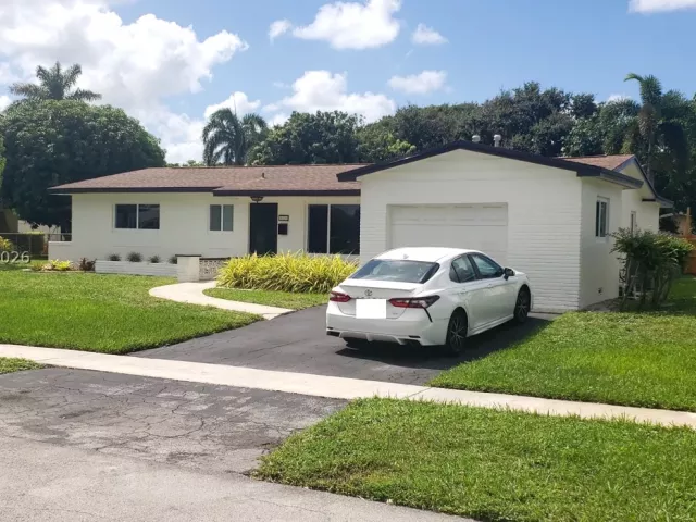 Продажа дома по адресу 8320 NW 24th Ct - фото 9382948