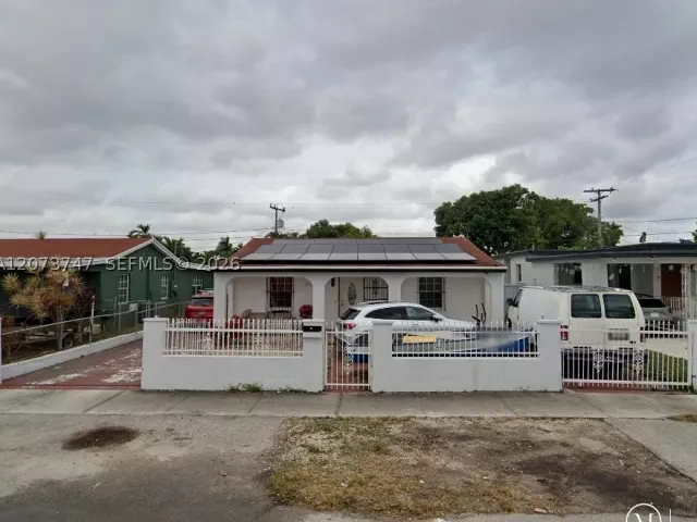 Продажа дома по адресу 3627 NW 18th St - фото 9378577