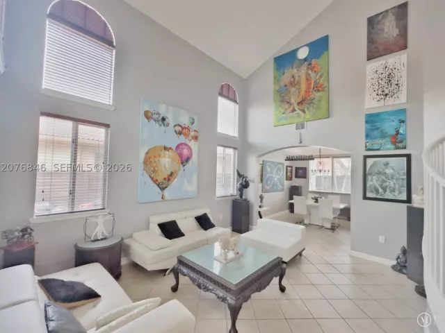 Дом в аренду по адресу 2105 NE 38th Rd - фото 9387732