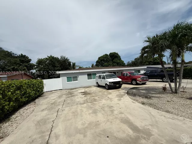 Продажа дома по адресу 14321 NW 16th Ct - фото 9394549