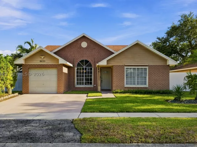 Продажа дома по адресу 8635 SW 15th St - фото 9383032
