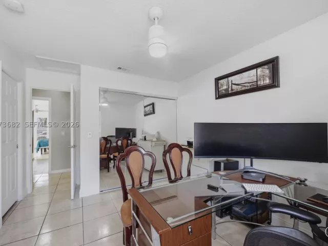 Продажа дома по адресу 8635 SW 15th St - фото 9383050
