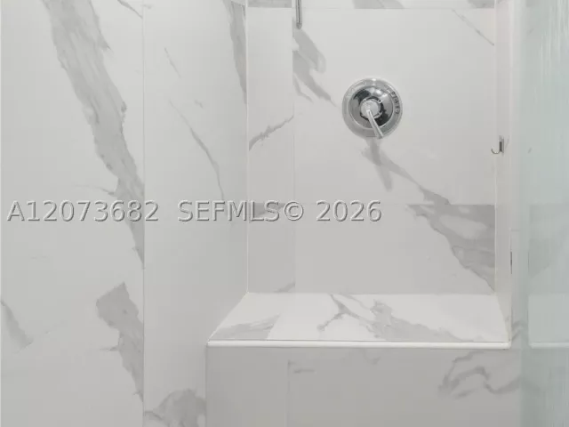 Продажа дома по адресу 8635 SW 15th St - фото 9383057