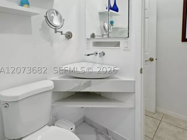 Продажа дома по адресу 8635 SW 15th St - фото 9383058