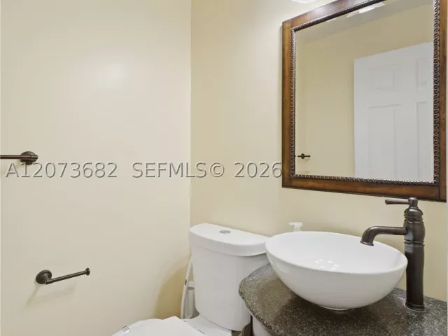 Продажа дома по адресу 8635 SW 15th St - фото 9383060