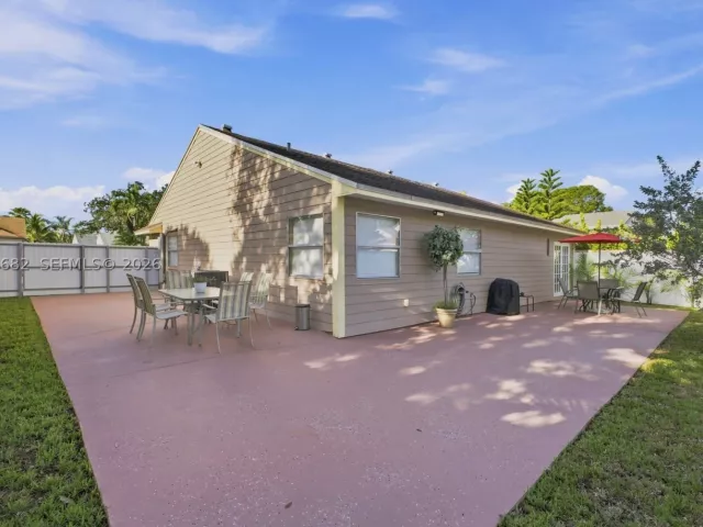 Продажа дома по адресу 8635 SW 15th St - фото 9383062