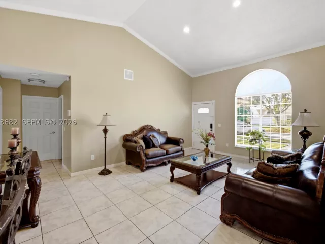 Продажа дома по адресу 8635 SW 15th St - фото 9383034