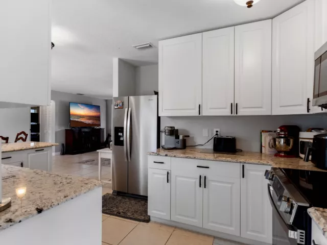Продажа дома по адресу 8621 NW 3RD Street - фото 9382012