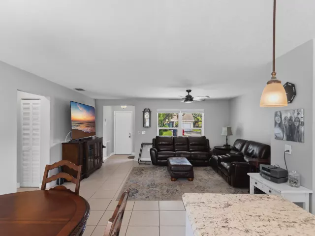 Продажа дома по адресу 8621 NW 3RD Street - фото 9382016