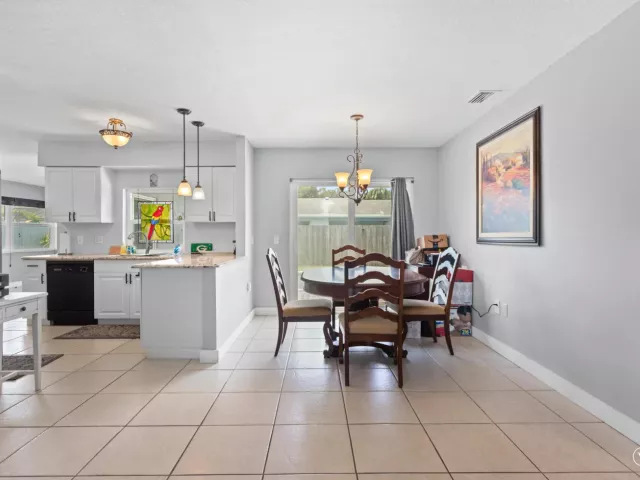 Продажа дома по адресу 8621 NW 3RD Street - фото 9382018