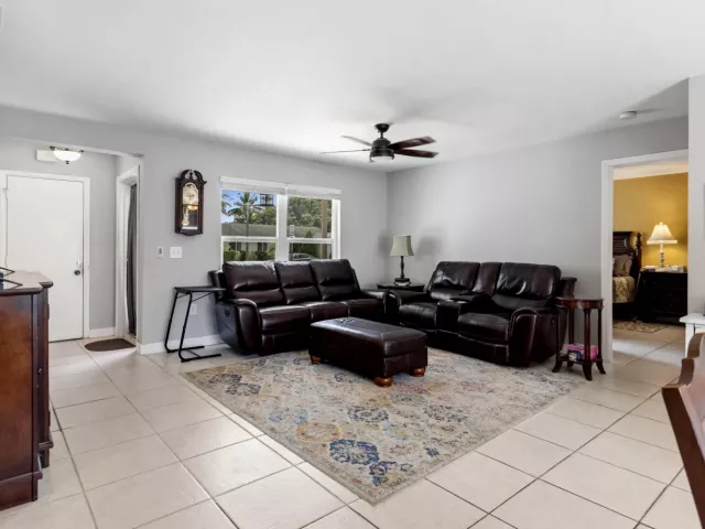 Продажа дома по адресу 8621 NW 3RD Street - фото 9382019