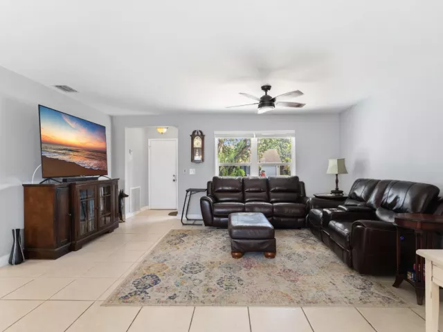 Продажа дома по адресу 8621 NW 3RD Street - фото 9382020