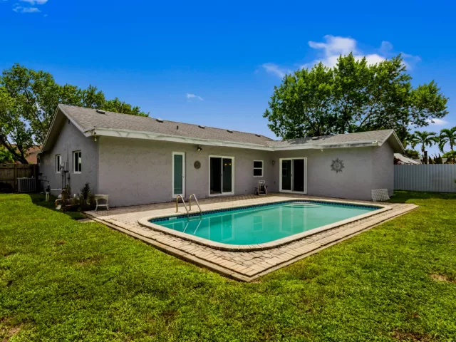 Продажа дома по адресу 8621 NW 3RD Street - фото 9382000