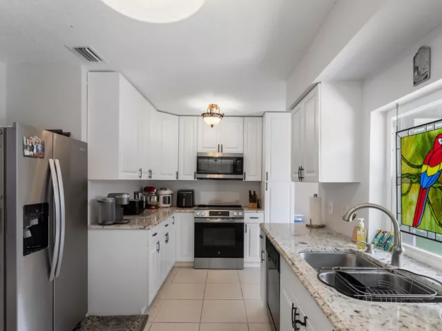 Продажа дома по адресу 8621 NW 3RD Street - фото 9382001