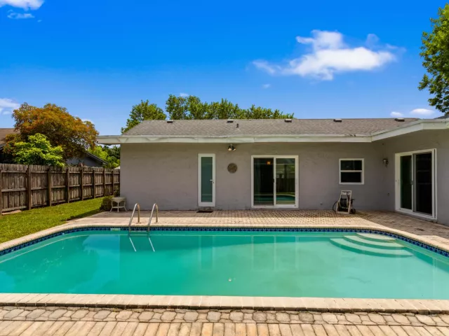Продажа дома по адресу 8621 NW 3RD Street - фото 9382040