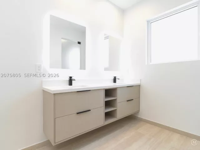 Продажа дома по адресу 1701 SW 23rd St - фото 9383983