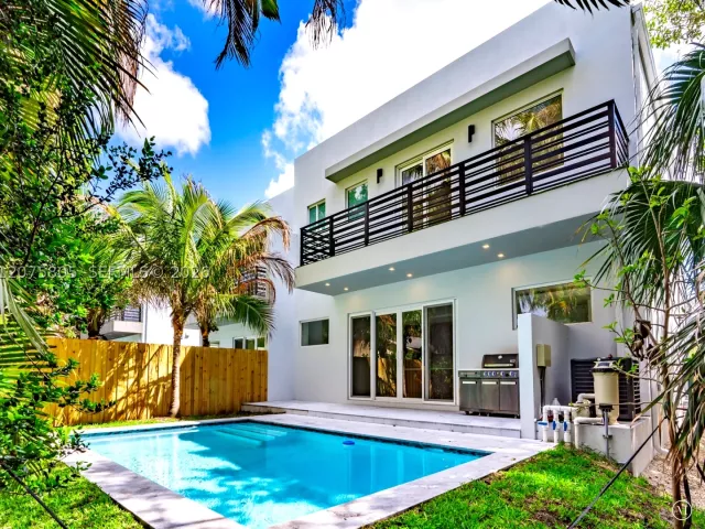 Продажа дома по адресу 1701 SW 23rd St - фото 9383990