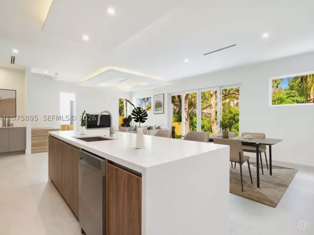 Продажа дома по адресу 1701 SW 23rd St - фото 9383974