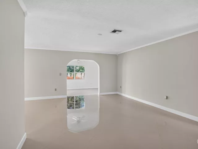Продажа дома по адресу 702 PLACE TAVANT - фото 9382225