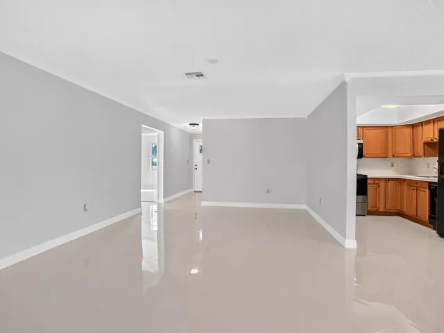 Продажа дома по адресу 702 PLACE TAVANT - фото 9382227