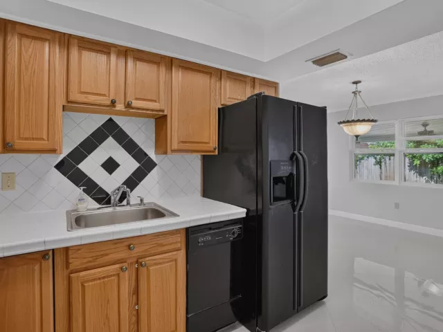 Продажа дома по адресу 702 PLACE TAVANT - фото 9382230