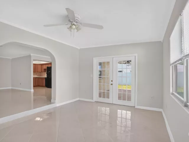 Продажа дома по адресу 702 PLACE TAVANT - фото 9382236