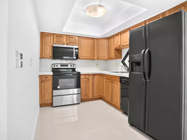 Продажа дома по адресу 702 PLACE TAVANT - фото 9382237