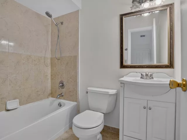 Продажа дома по адресу 702 PLACE TAVANT - фото 9382243