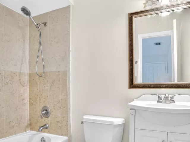 Продажа дома по адресу 702 PLACE TAVANT - фото 9382244
