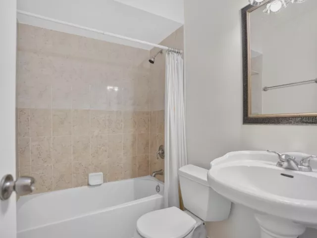 Продажа дома по адресу 702 PLACE TAVANT - фото 9382248