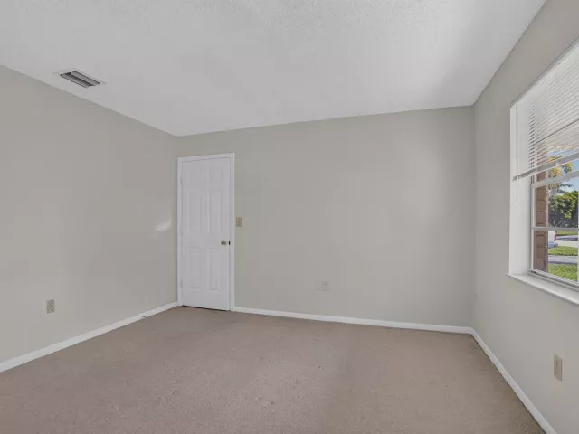 Продажа дома по адресу 702 PLACE TAVANT - фото 9382249
