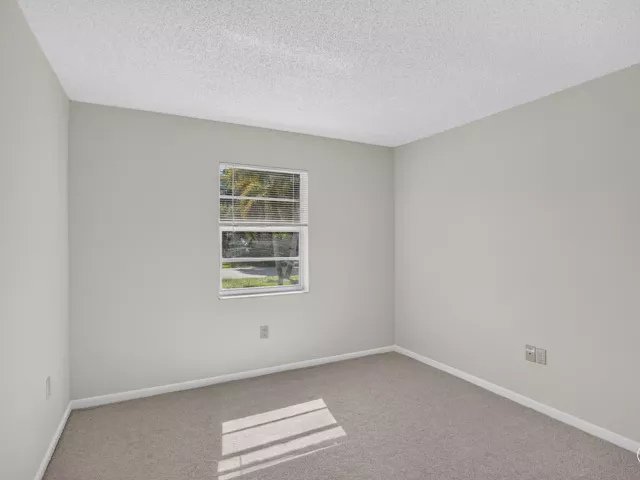 Продажа дома по адресу 702 PLACE TAVANT - фото 9382254