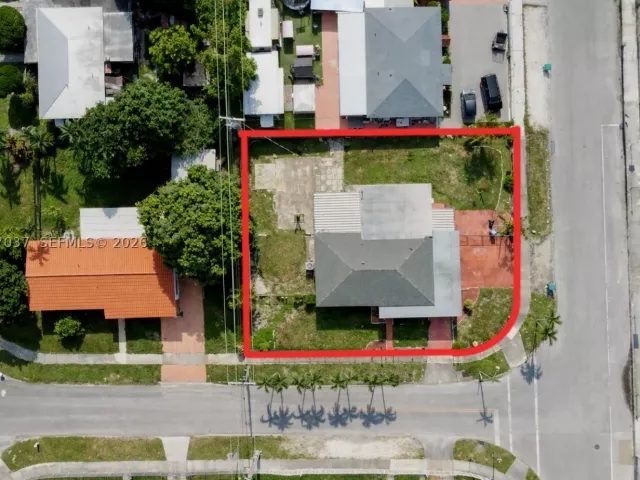Продажа дома по адресу 8210 NW 34th Ave - фото 9389526