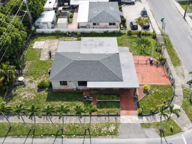 Продажа дома по адресу 8210 NW 34th Ave - фото 9389527