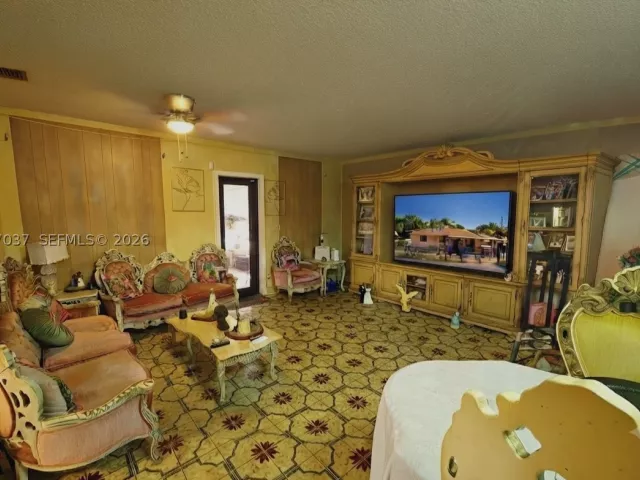 Продажа дома по адресу 8210 NW 34th Ave - фото 9389514