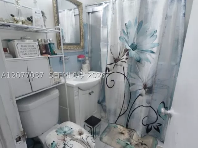 Продажа дома по адресу 8210 NW 34th Ave - фото 9389519