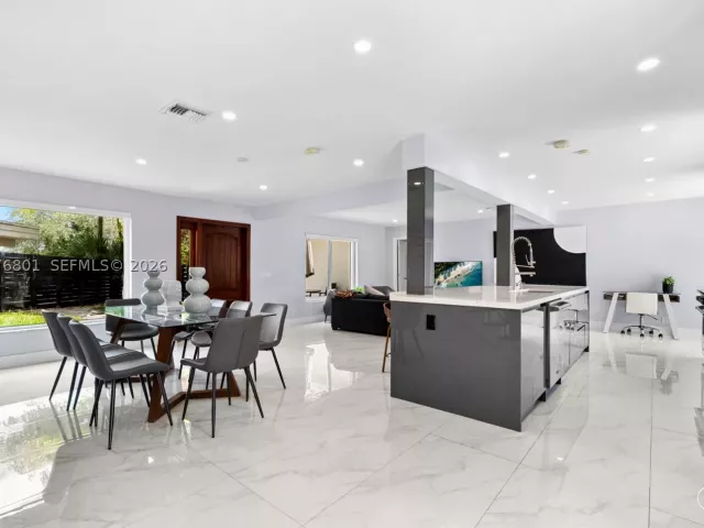 Продажа дома по адресу 1617 SW 17th Ave - фото 9384001