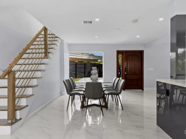 Продажа дома по адресу 1617 SW 17th Ave - фото 9384002